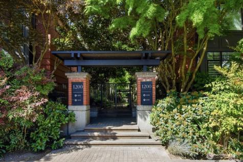10575 NE 12th Place Bellevue WA 98004
