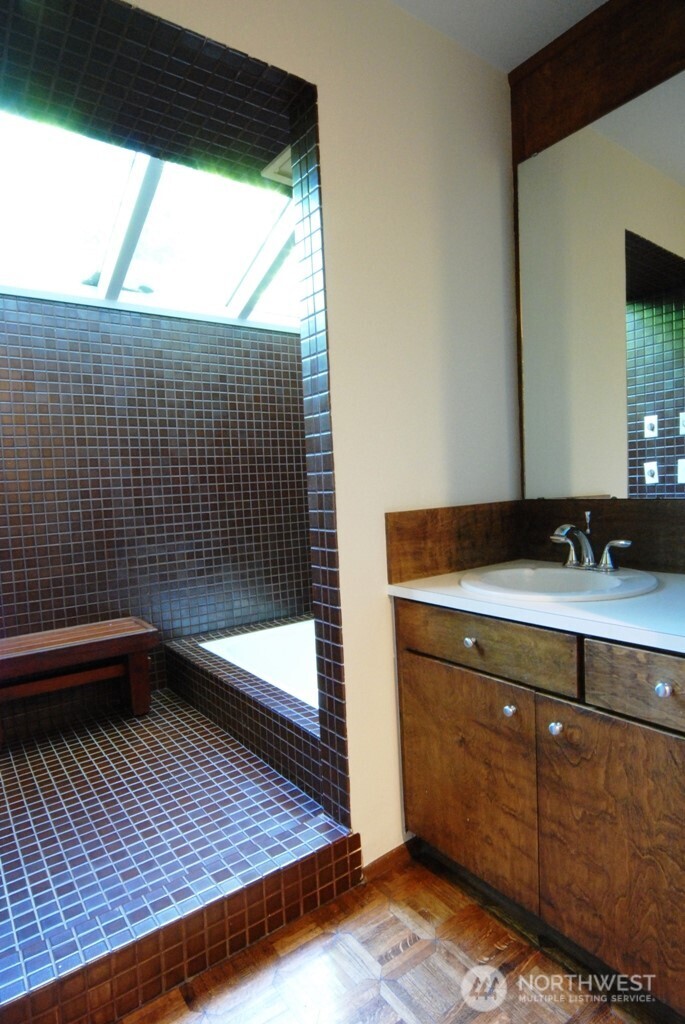 930 130th Avenue NE Bellevue WA 98005