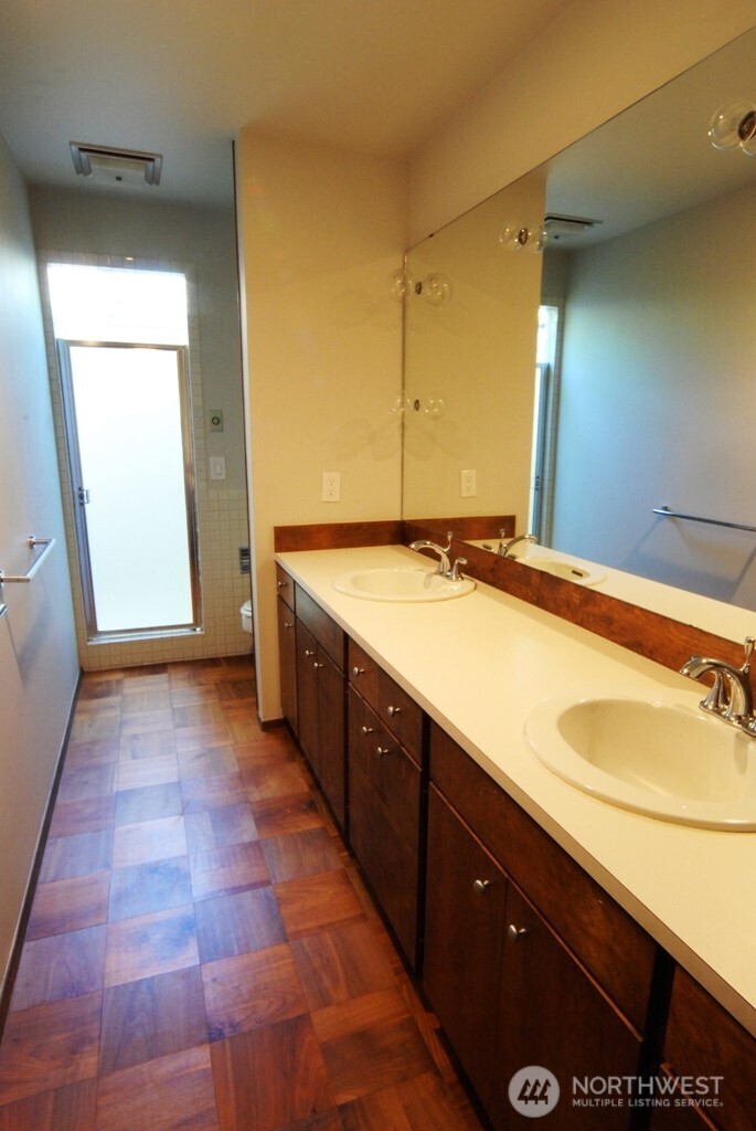 930 130th Avenue NE Bellevue WA 98005