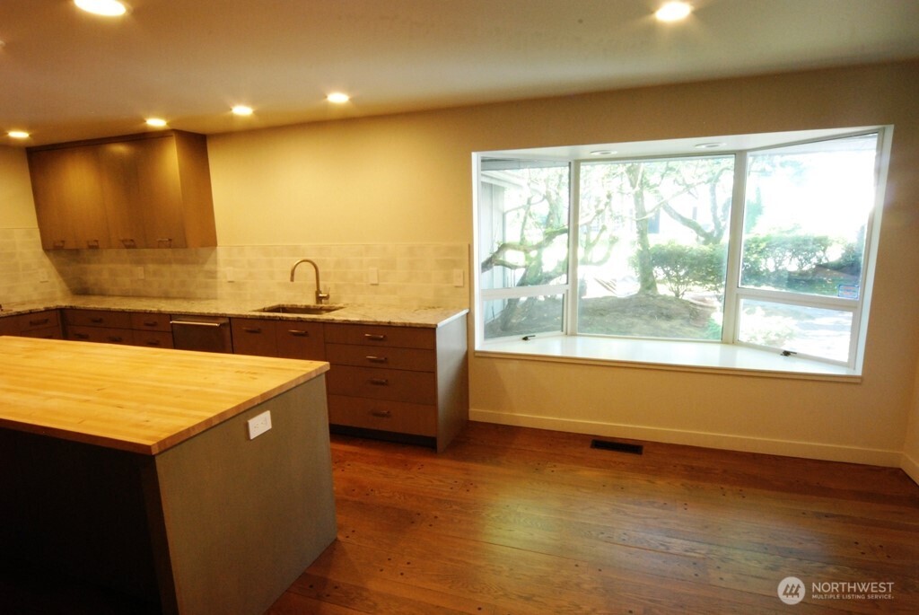 930 130th Avenue NE Bellevue WA 98005