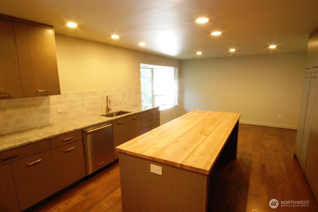 930 130th Avenue NE Bellevue WA 98005