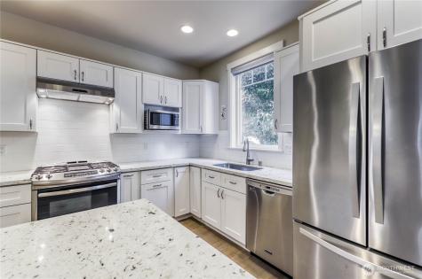 690 Wintersweet Road NE Bainbridge Island WA 98110