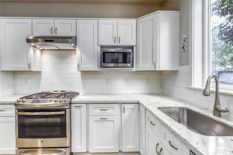 690 Wintersweet Road NE Bainbridge Island WA 98110