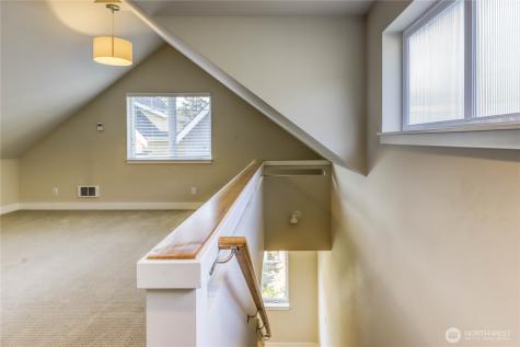 690 Wintersweet Road NE Bainbridge Island WA 98110
