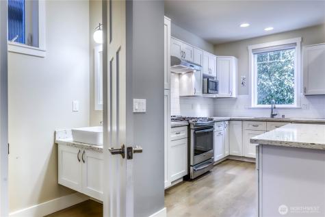 690 Wintersweet Road NE Bainbridge Island WA 98110