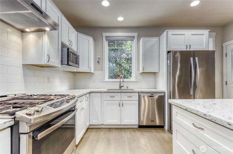 690 Wintersweet Road NE Bainbridge Island WA 98110