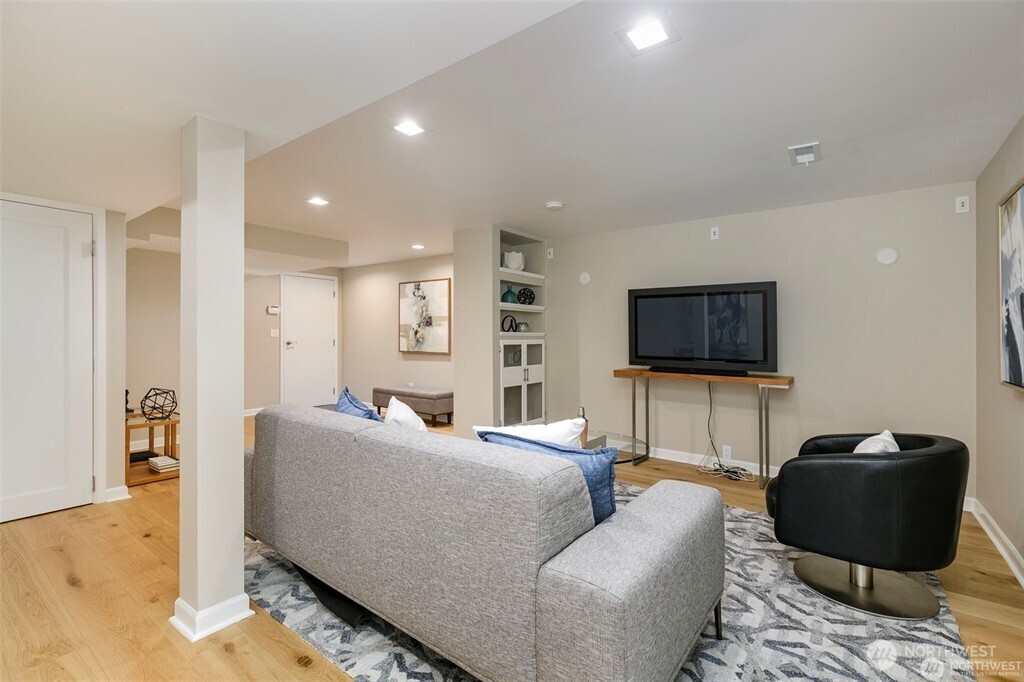 6001 60th Avenue NE Seattle WA 98115
