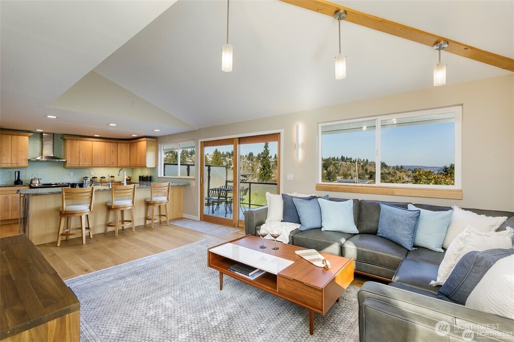 6001 60th Avenue NE Seattle WA 98115