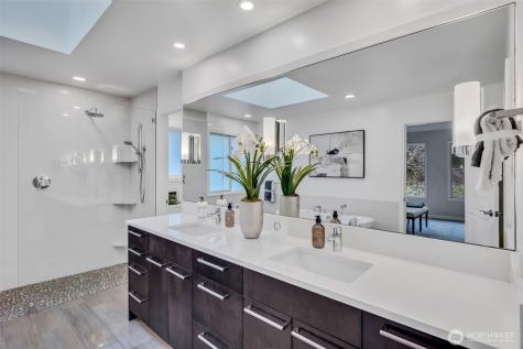 8402 SE 53rd Place Mercer Island WA 98040