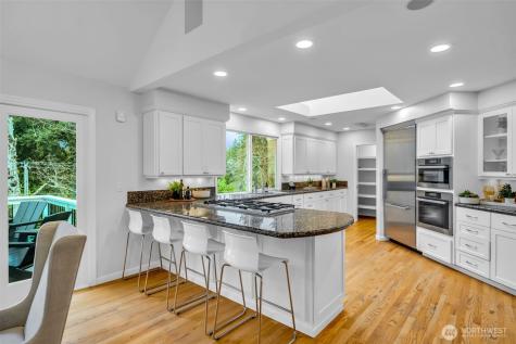 8402 SE 53rd Place Mercer Island WA 98040