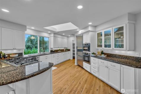 8402 SE 53rd Place Mercer Island WA 98040
