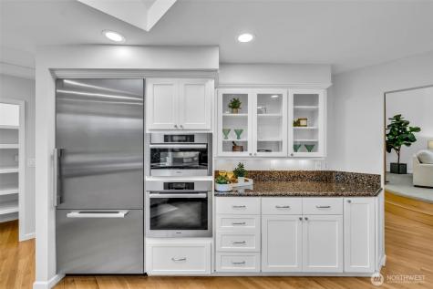 8402 SE 53rd Place Mercer Island WA 98040