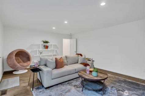 8402 SE 53rd Place Mercer Island WA 98040