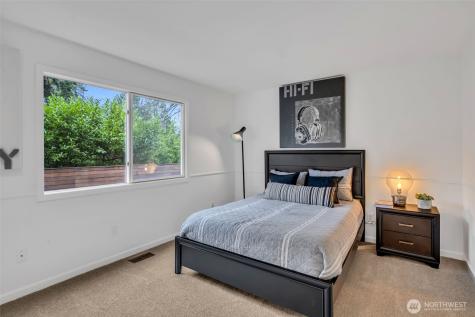 8402 SE 53rd Place Mercer Island WA 98040
