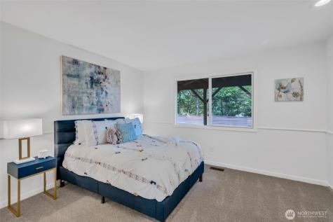 8402 SE 53rd Place Mercer Island WA 98040