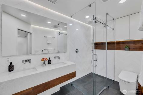 8402 SE 53rd Place Mercer Island WA 98040