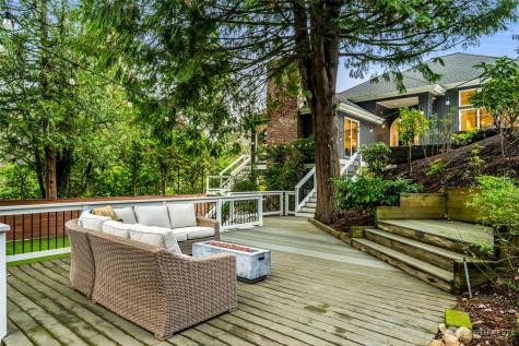 8402 SE 53rd Place Mercer Island WA 98040