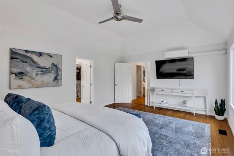8402 SE 53rd Place Mercer Island WA 98040