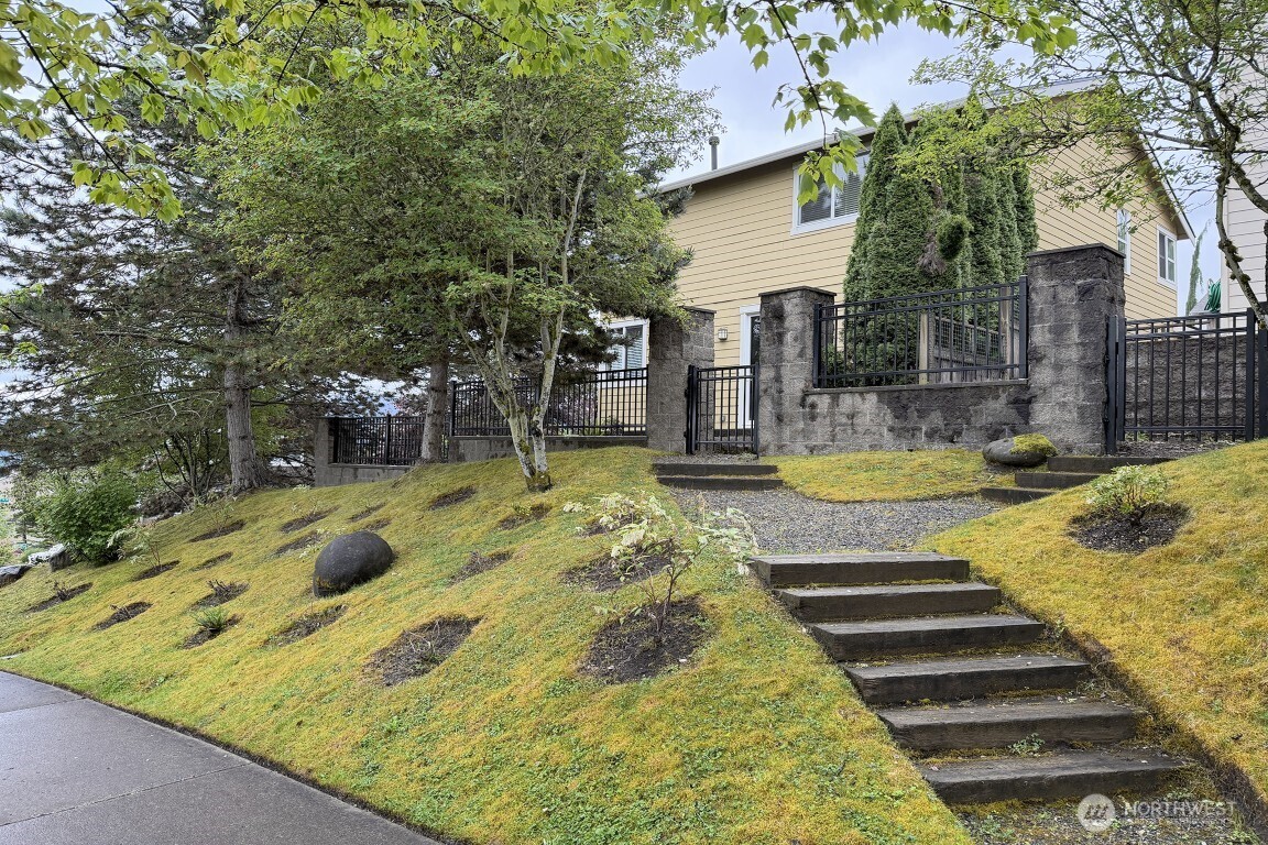 597 Alpine Ridge Place NW Issaquah WA 98027
