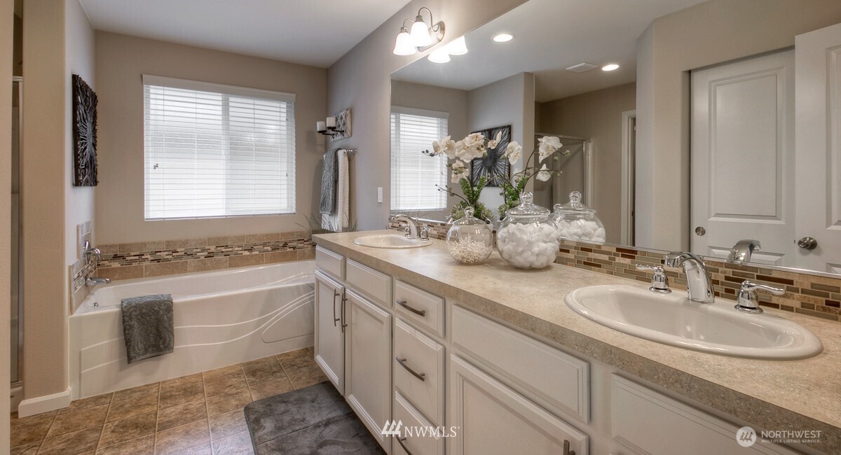 542 Meadowwood Drive SW Olympia WA 98502