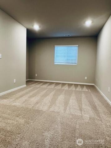 18702 108th Avenue E Puyallup WA 98374