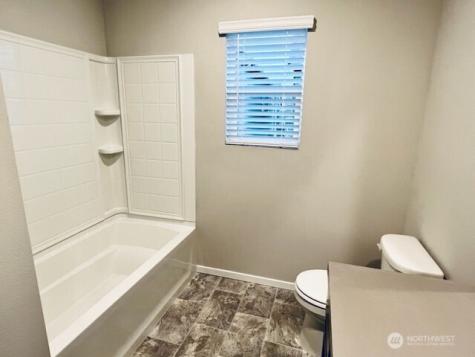 18702 108th Avenue E Puyallup WA 98374
