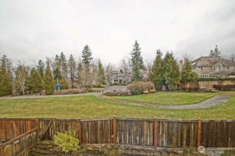 308 239th Way SE Sammamish WA 98074