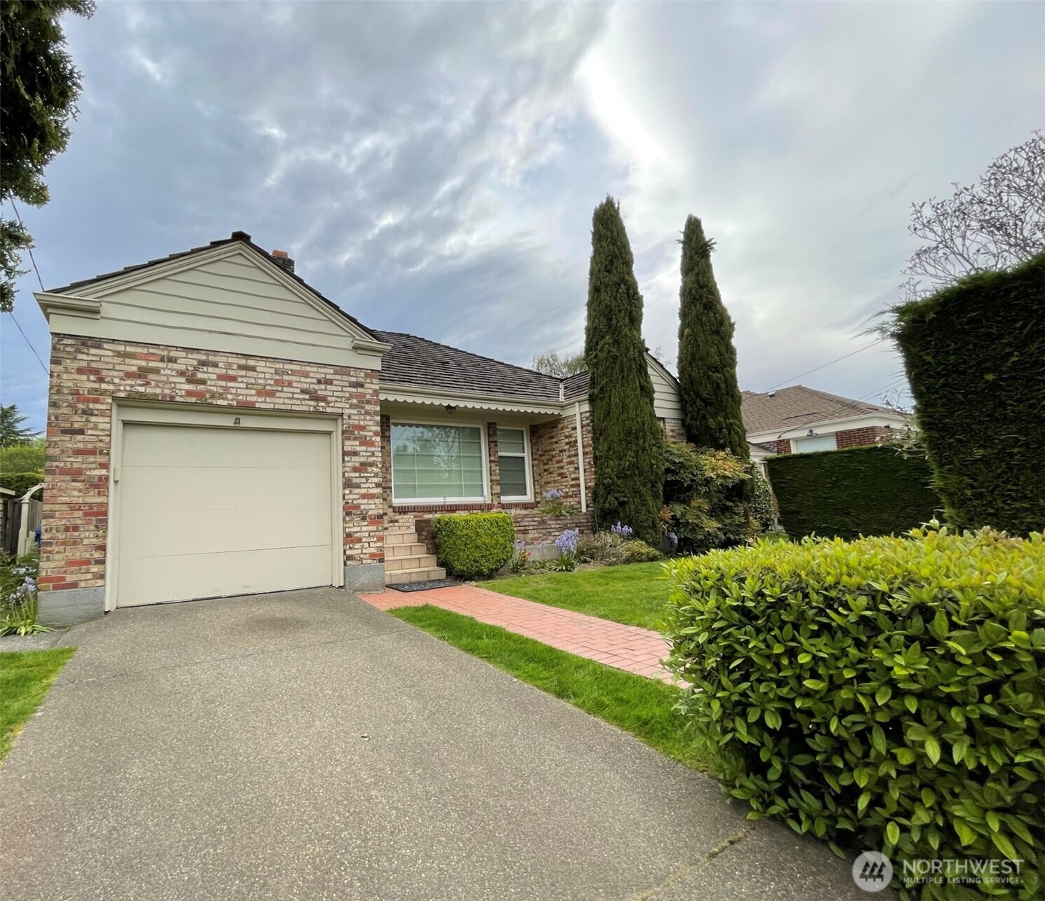 5025 47th Avenue NE Seattle WA 98105