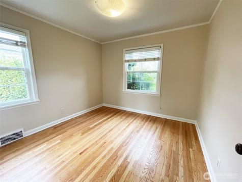 5025 47th Avenue NE Seattle WA 98105