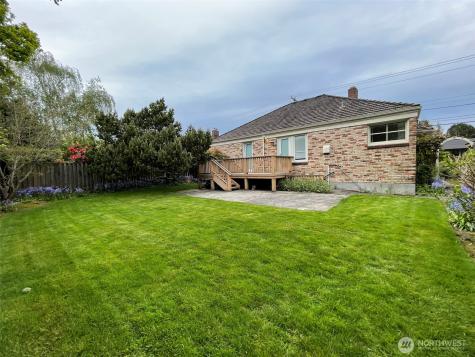 5025 47th Avenue NE Seattle WA 98105