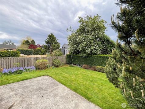 5025 47th Avenue NE Seattle WA 98105