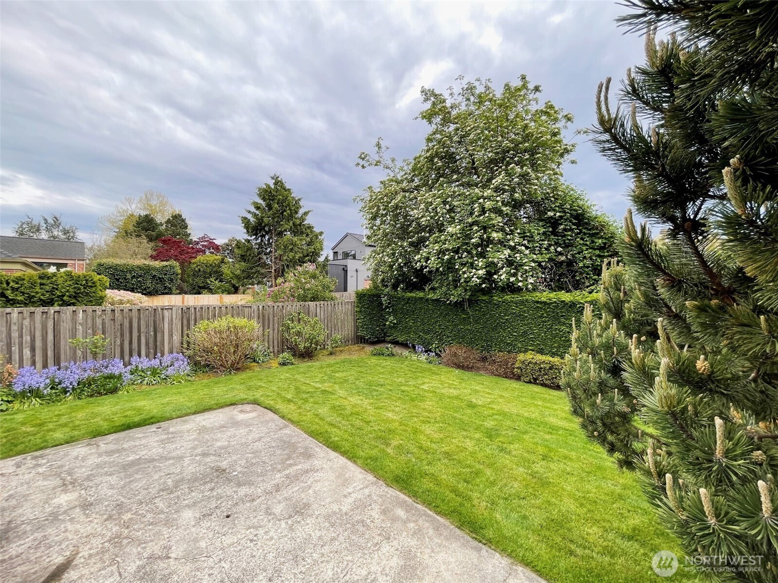 5025 47th Avenue NE Seattle WA 98105