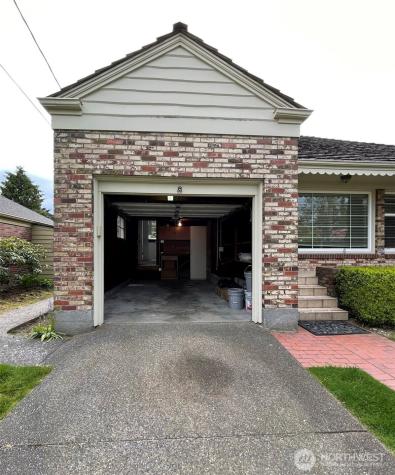 5025 47th Avenue NE Seattle WA 98105