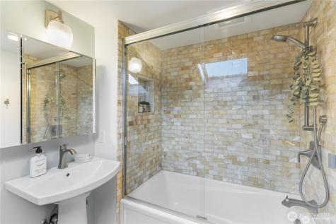 14026 Riviera Place NE Seattle WA 98125