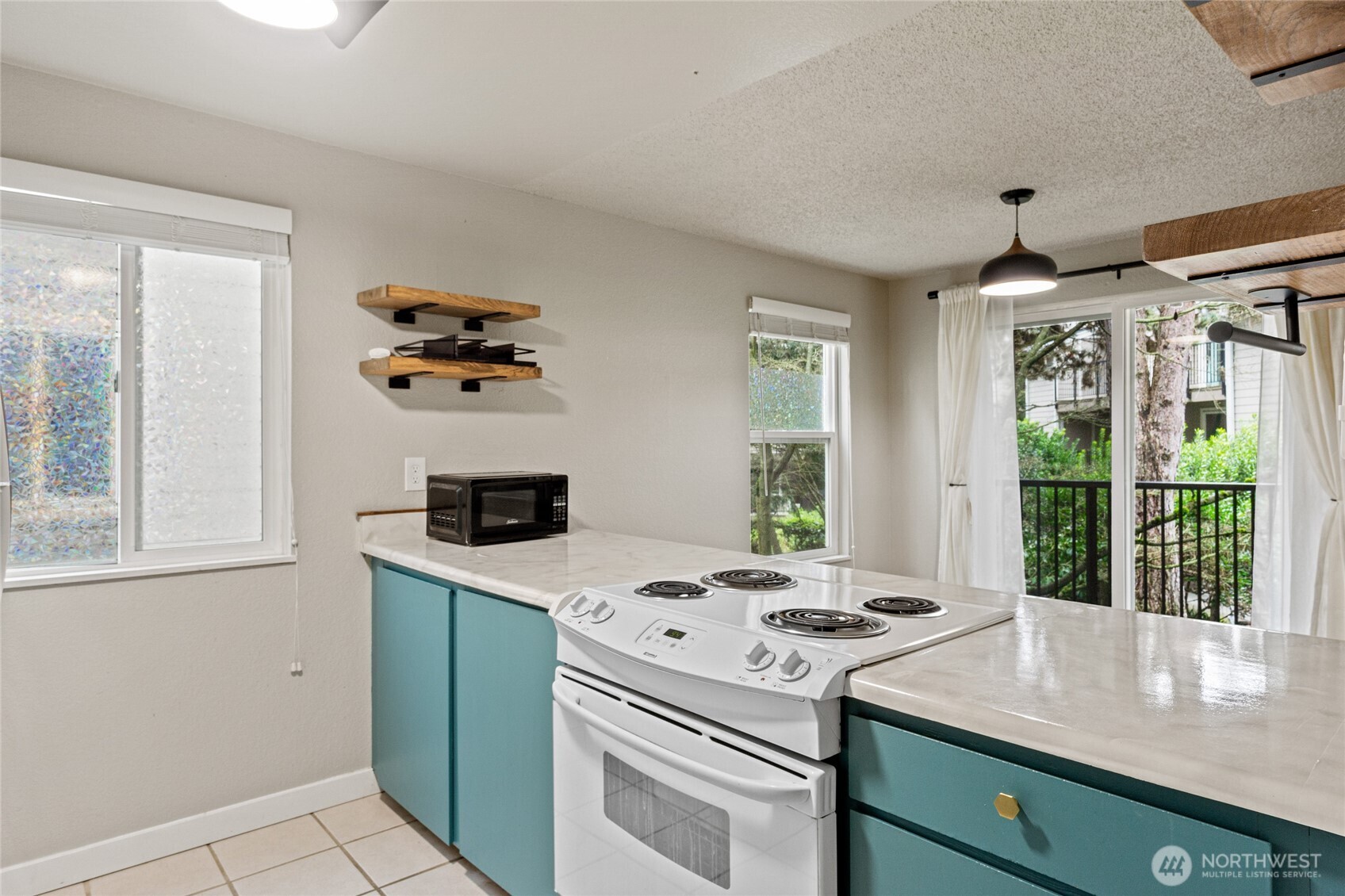 19855 25th Avenue NE Shoreline WA 98155