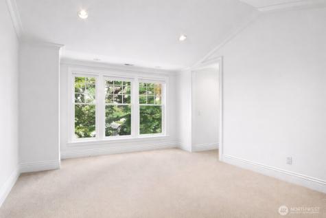 8975 NE 10th Street Bellevue WA 98004