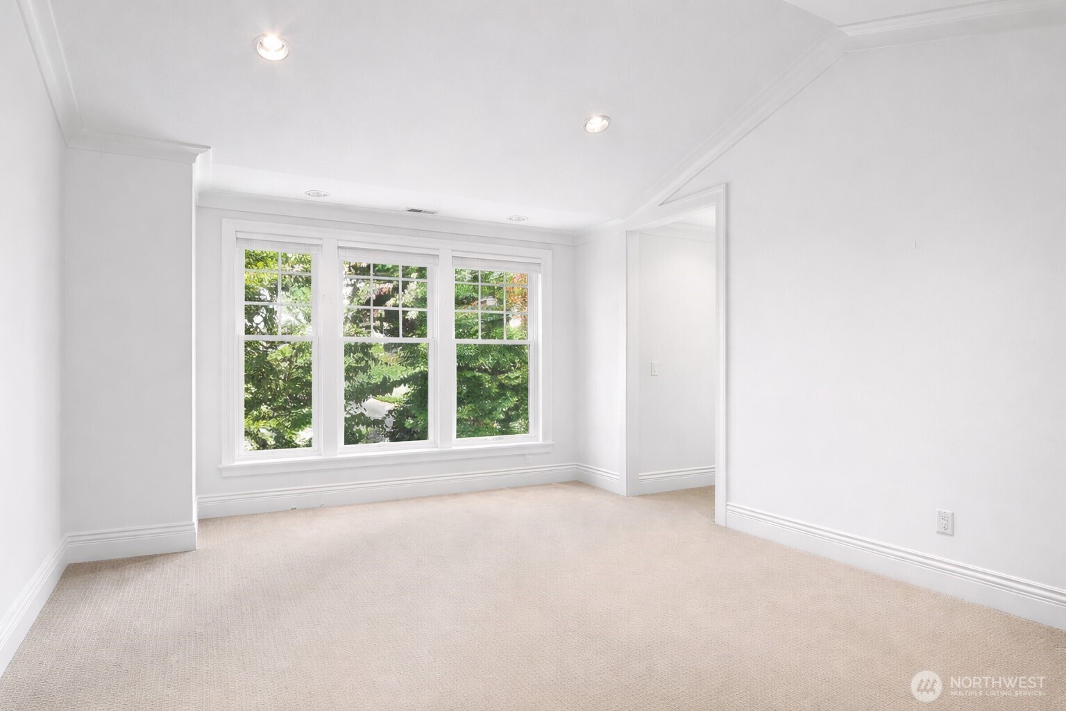 8975 NE 10th Street Bellevue WA 98004