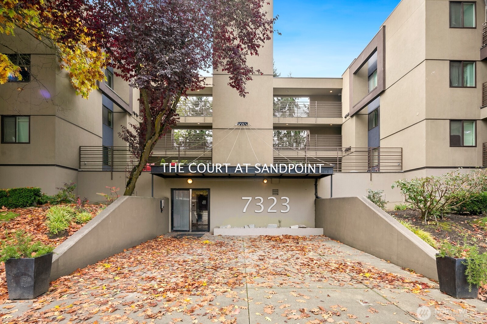 7323 Sandpoint Way NE Seattle WA 98115