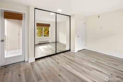 7323 Sandpoint Way NE Seattle WA 98115