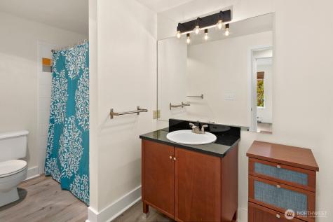 7323 Sandpoint Way NE Seattle WA 98115
