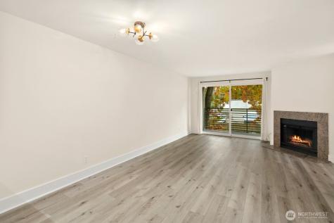 7323 Sandpoint Way NE Seattle WA 98115