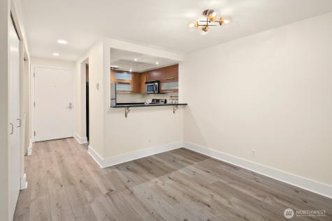 7323 Sandpoint Way NE Seattle WA 98115