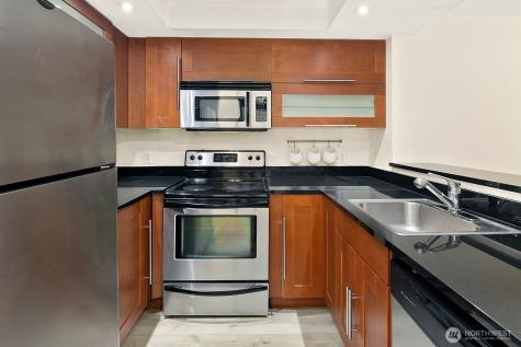 7323 Sandpoint Way NE Seattle WA 98115