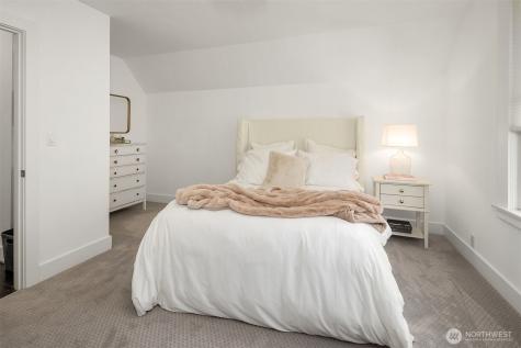 2009 E John Street Seattle WA 98112