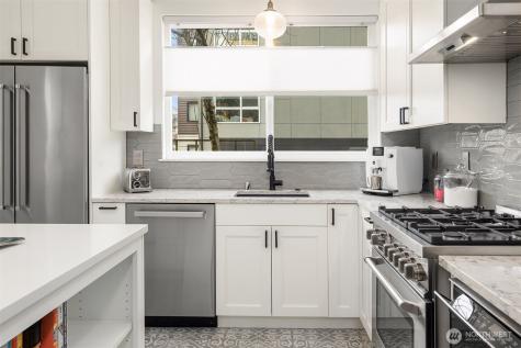 2009 E John Street Seattle WA 98112