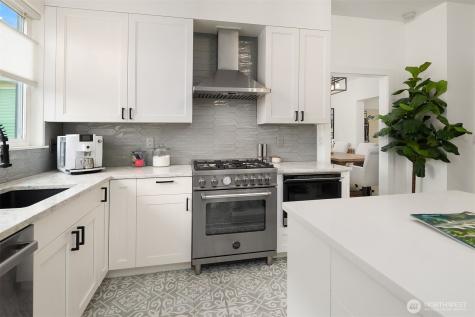 2009 E John Street Seattle WA 98112