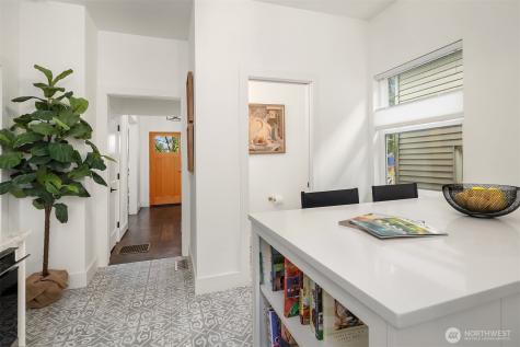2009 E John Street Seattle WA 98112
