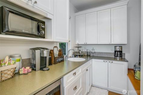 13130 Holmes Point Drive NE Kirkland WA 98034