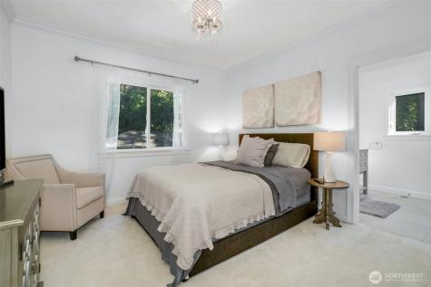 13130 Holmes Point Drive NE Kirkland WA 98034