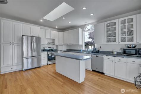 10709 Woodland Avenue E Puyallup WA 98373